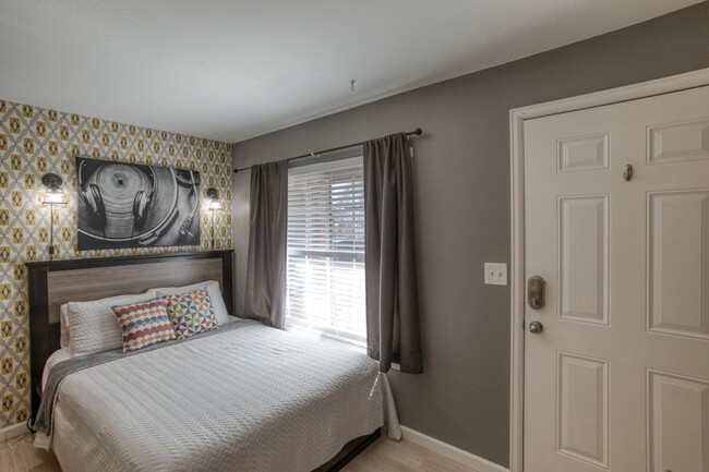 Building Photo - 61 S Sable Blvd