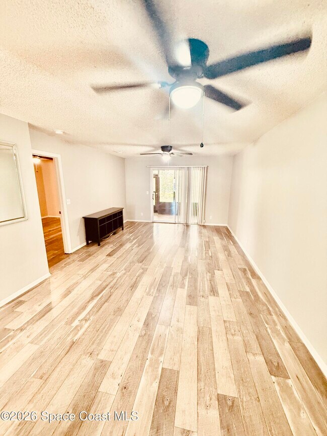 Building Photo - 851 Dow Ln