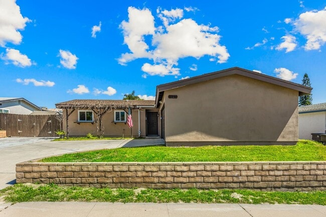 Building Photo - Beautiful Single Story In Great Location!!