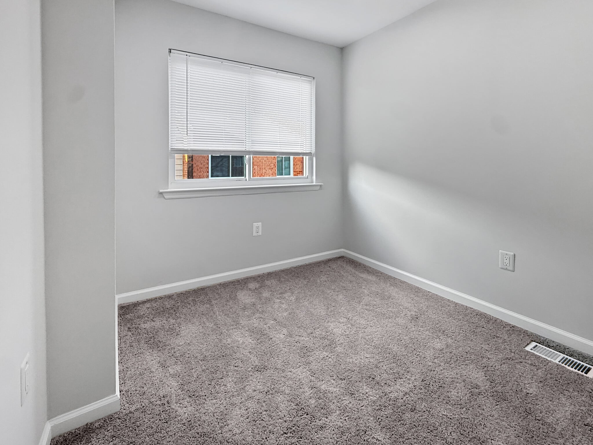 Room 3 - 1344 Barnaby Ter SE