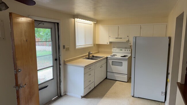 Building Photo - single family home