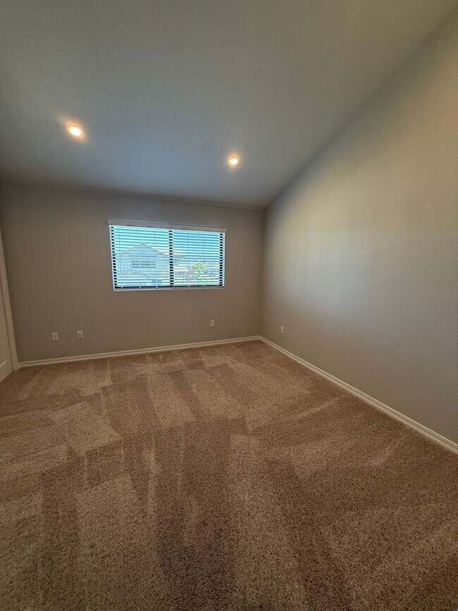 Building Photo - Updated 2 Bedroom/ 2 Bathroom Duplex in Coffee Park!
