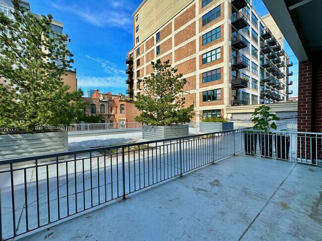 Building Photo - 2025 S Indiana Ave