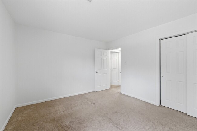 Building Photo - 26 Beacon St