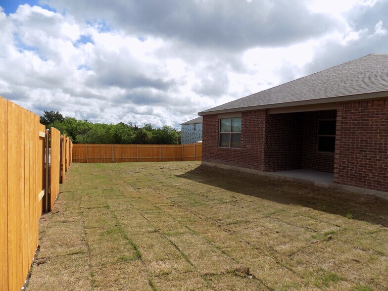 Building Photo - 252 Enchanted Way