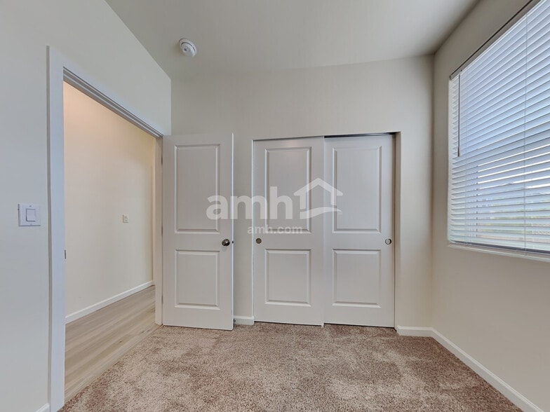 Building Photo - 1229 W 16th Ave