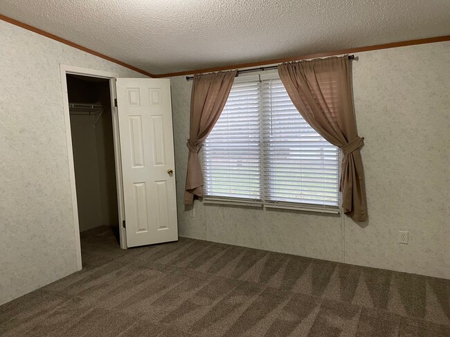 Building Photo - Updated Three Bedroom Two Bath Double Wide in Iron Station