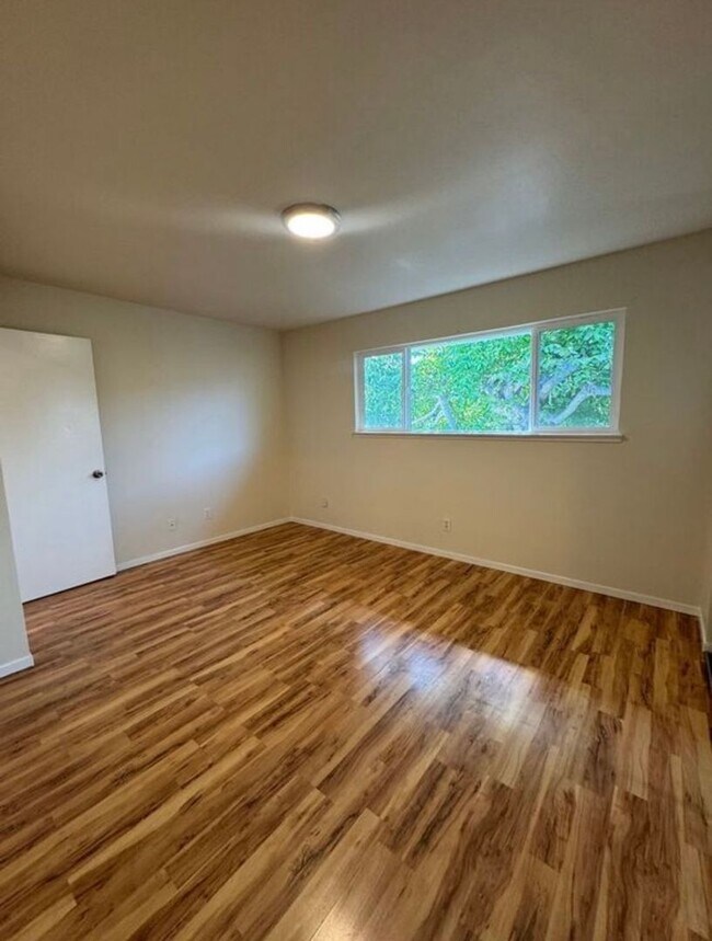 Building Photo - 455 Plum St