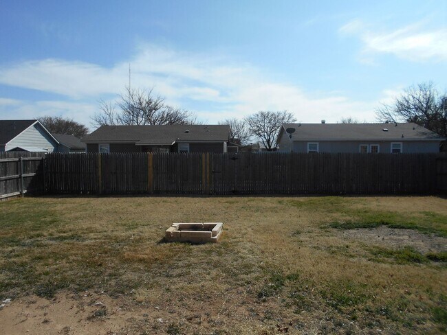 Building Photo - 3/2/2 near Earl Crow Park