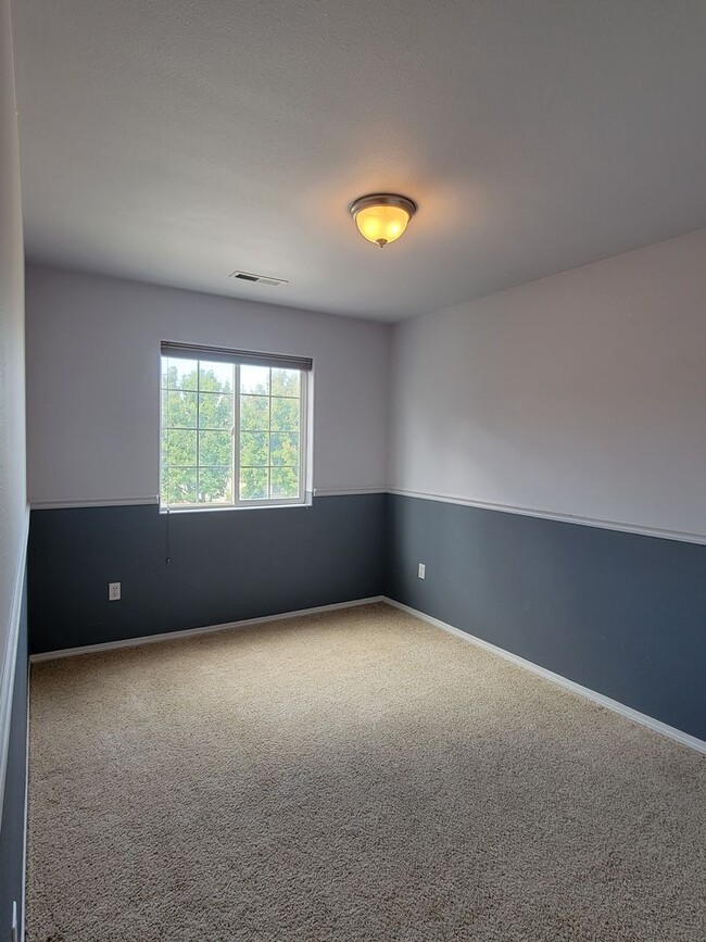 Building Photo - *DECEMBER SPECIAL* $500 OFF FIRST MONTHS RENT