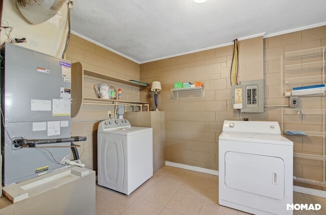 Building Photo - 5300 Locksley Ave