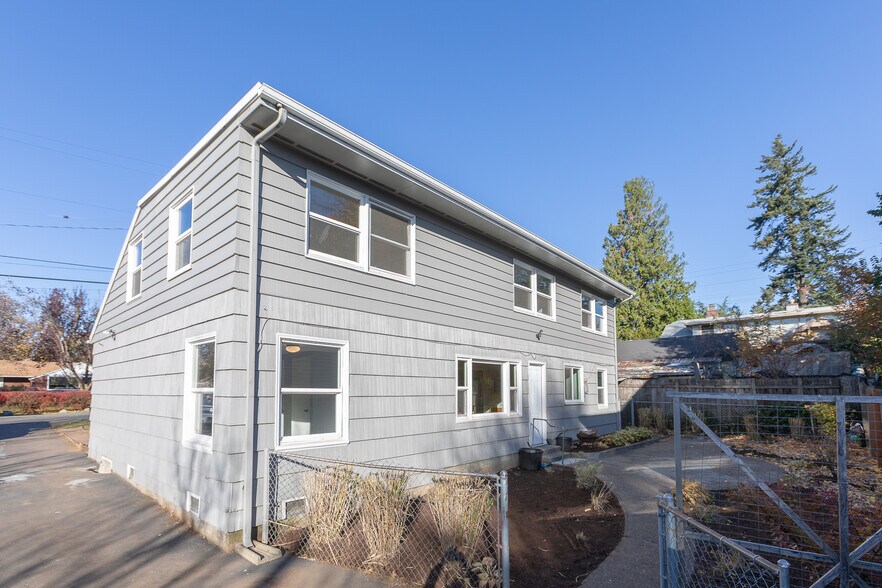 Building Photo - 540 SE 151st Ave