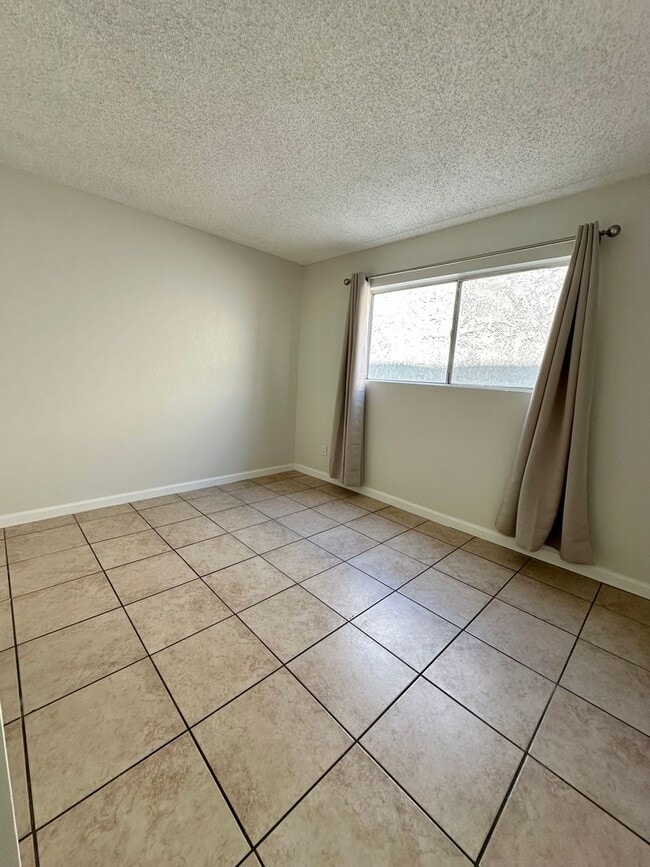 Building Photo - BEAUTIFUL 2 BD/1 BATH UNIT FOR RENT!