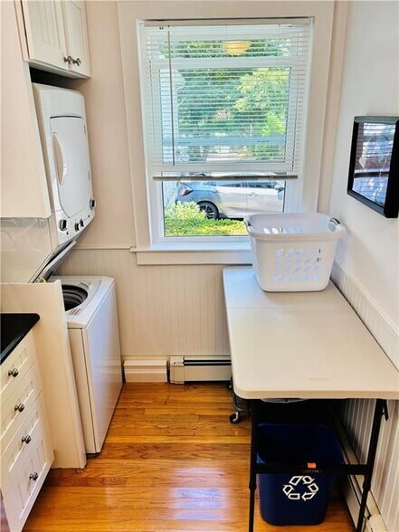 Building Photo - 571 Bellevue Ave