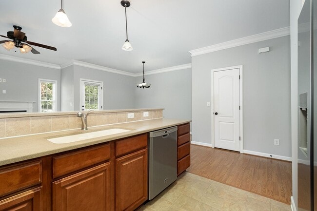 Building Photo - Recent Rent Reduction - Spacious 2-Story T...