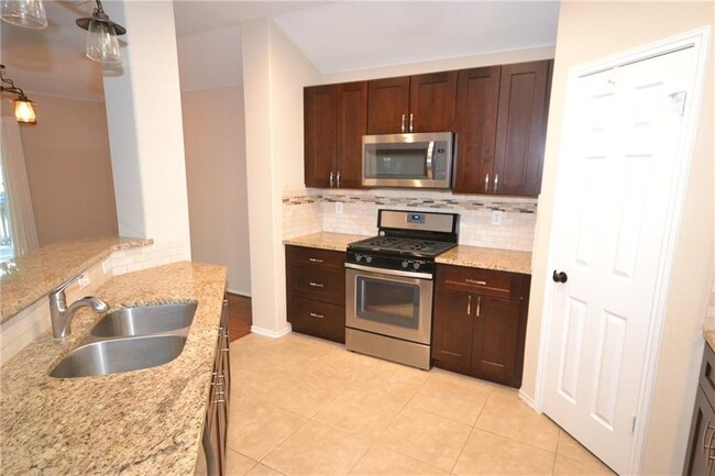 Building Photo - 1803 Ascot Ln