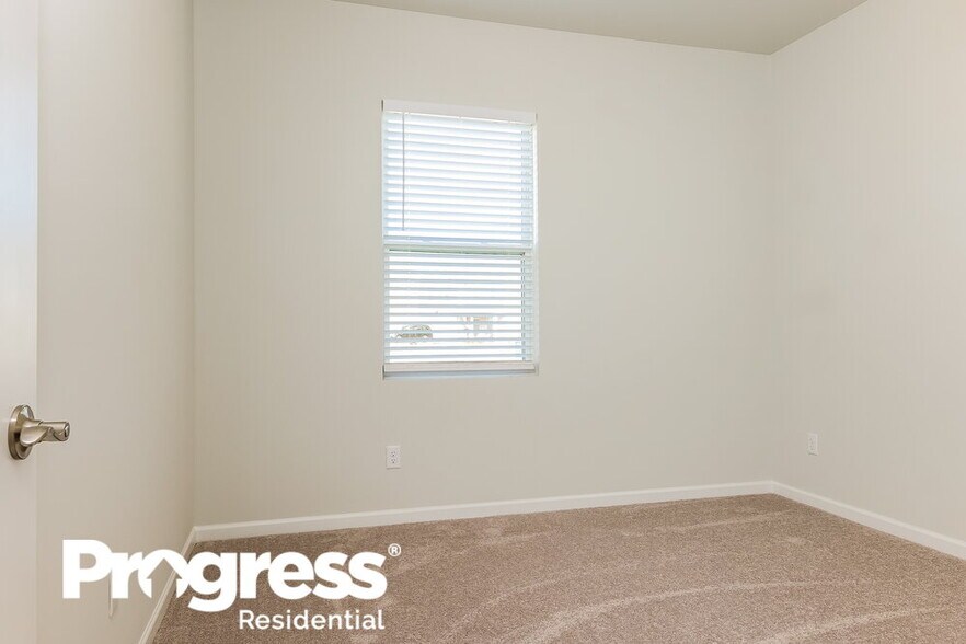 Building Photo - 621 Samuel