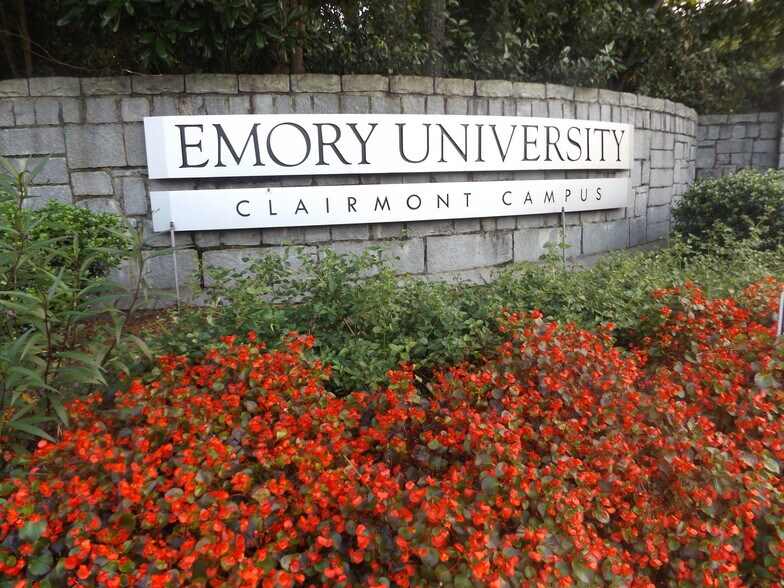 Building Photo - 139 E Hill St