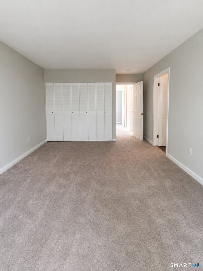 Building Photo - 12 Greenbriar Dr