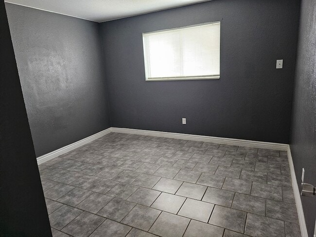 Building Photo - 205 N 400 W