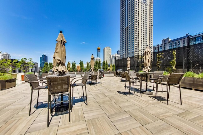 Building Photo - 345 N La Salle Dr