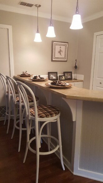 Building Photo - 2216 Capri Dr