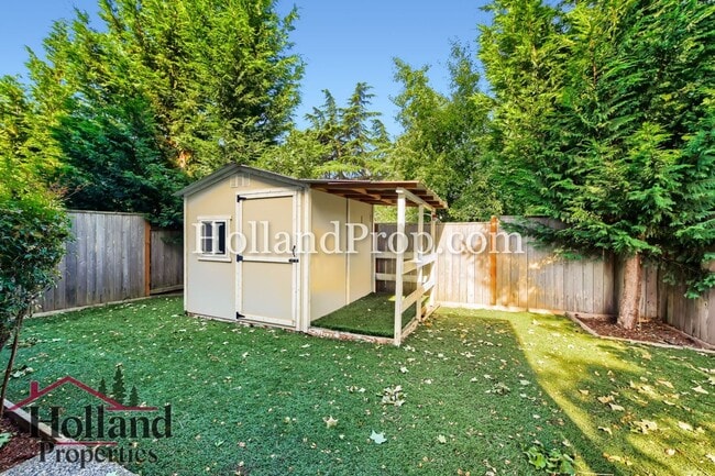 Building Photo - Beautiful 3-Bedroom Home with Fireplace, Modern Kitchen & Private Backyard in Hillsboro
