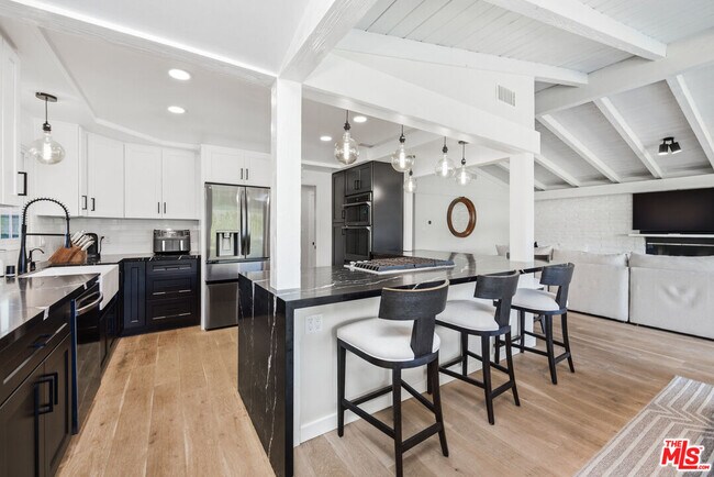 Building Photo - 22428 Victory Blvd