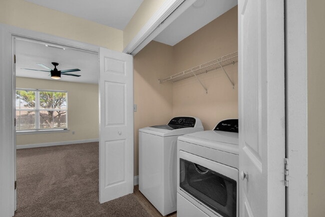 Building Photo - "Charming 3-Bedroom Townhouse Oasis in Destin!"