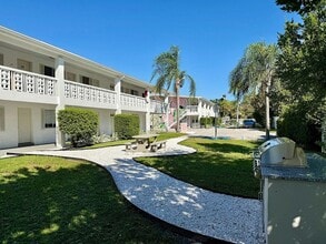 Building Photo - Palms on 31st Unit 106