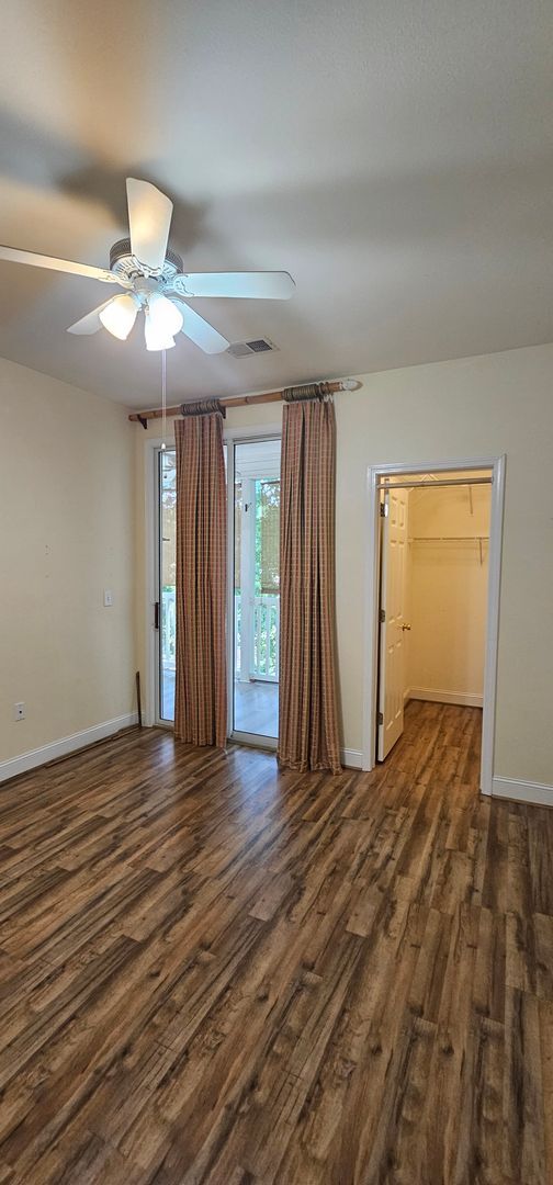 Building Photo - River Oaks Community