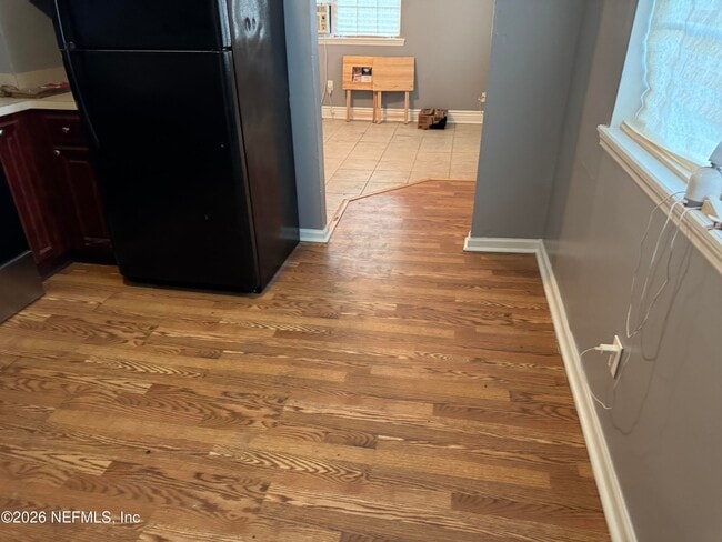 Building Photo - 1138 E 19th St