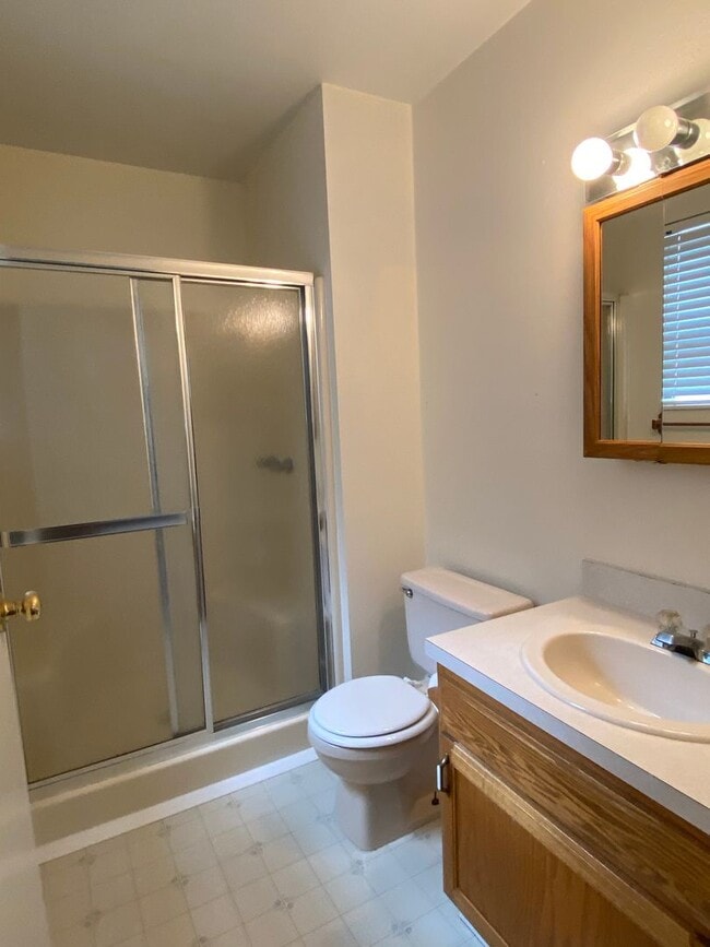 Building Photo - 2 bedroom 2 bath with a 1 car garage