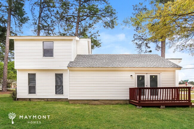 Building Photo - Inviting 3-Bedroom Home
