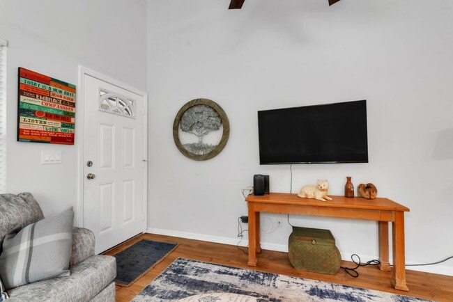Building Photo - Beautiful 3 / 2 single family home across ...