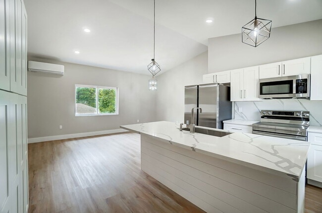 Building Photo - 3719 Kirkup Ave