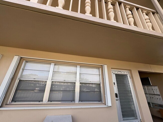 Building Photo - 26 Kingswood E