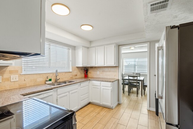 Building Photo - 9907 Towne Tower Ln