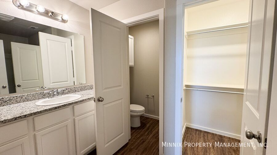 Building Photo - 2101 N Jayton Ave