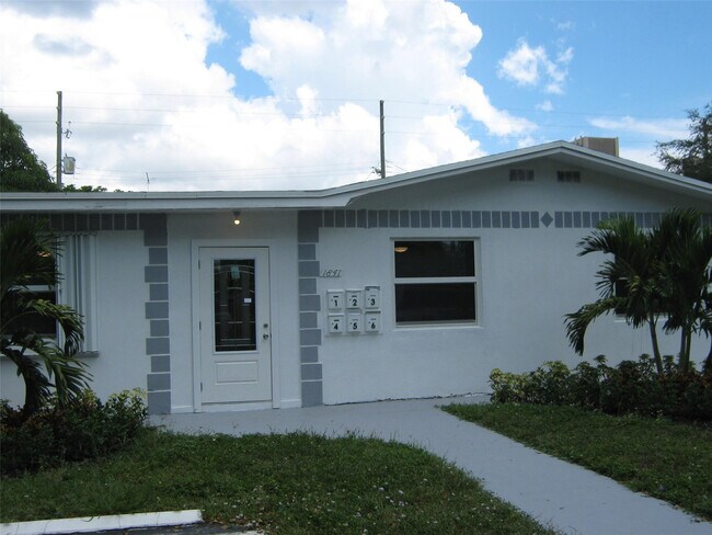 Building Photo - 1841 Adams St