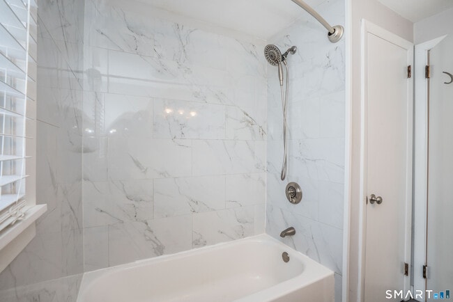 Building Photo - 420 S Main St