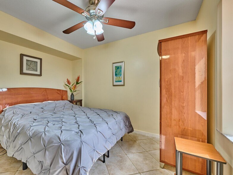 Building Photo - 4075 Village Dr