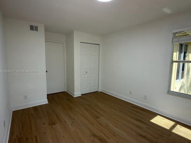 Building Photo - 12840 Vista Isles Dr