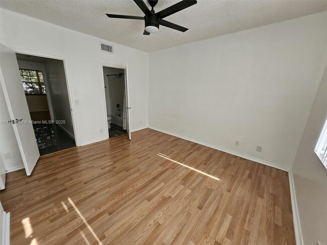 Building Photo - 117 SW 96th Ave