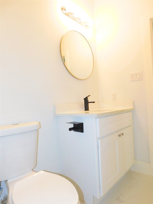 Building Photo - 7002 S Hall St