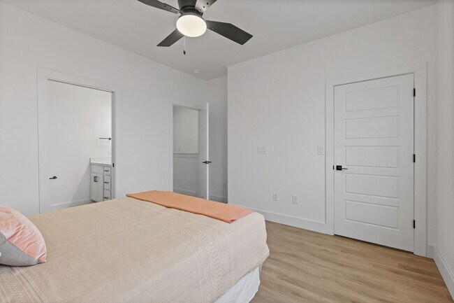 Building Photo - 1758 S Highland Park Ave