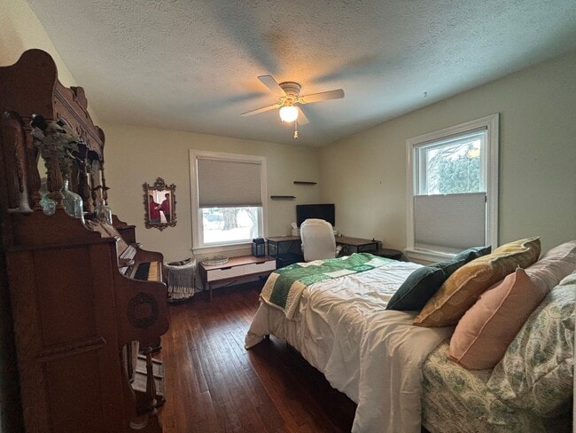 Building Photo - Storybook Bungalow with Beautiful Grounds