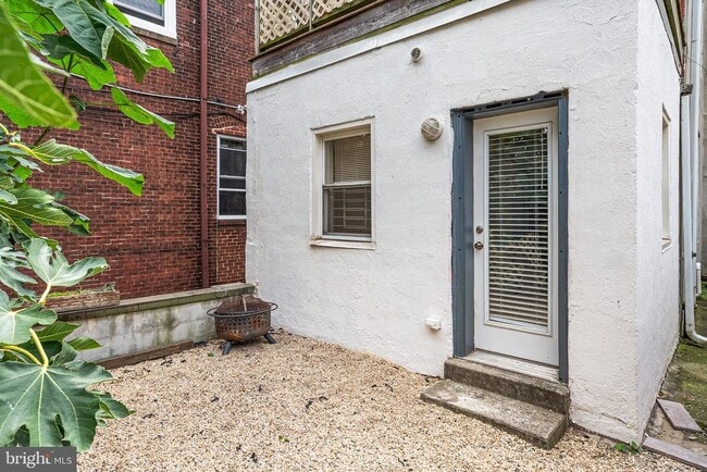 Building Photo - 2065 E Clearfield St