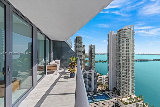 Building Photo - 460 NE 28th St