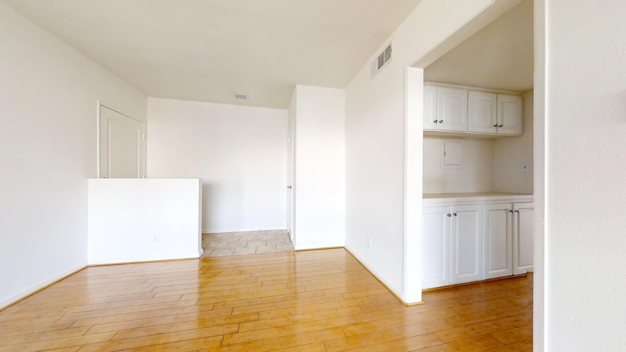 Building Photo - 20235 Cohasset St